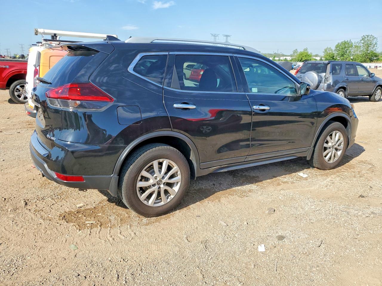 2018 NISSAN ROGUE SV photo 3