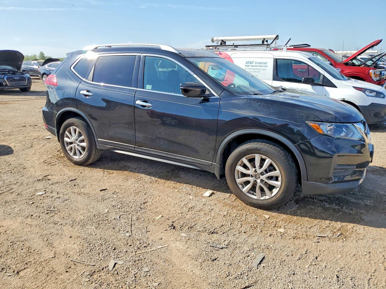 2018 NISSAN ROGUE SV photo 4