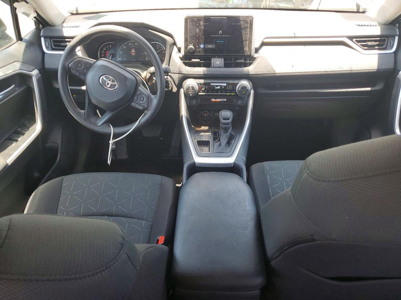 2025 TOYOTA RAV4 XLE photo 22