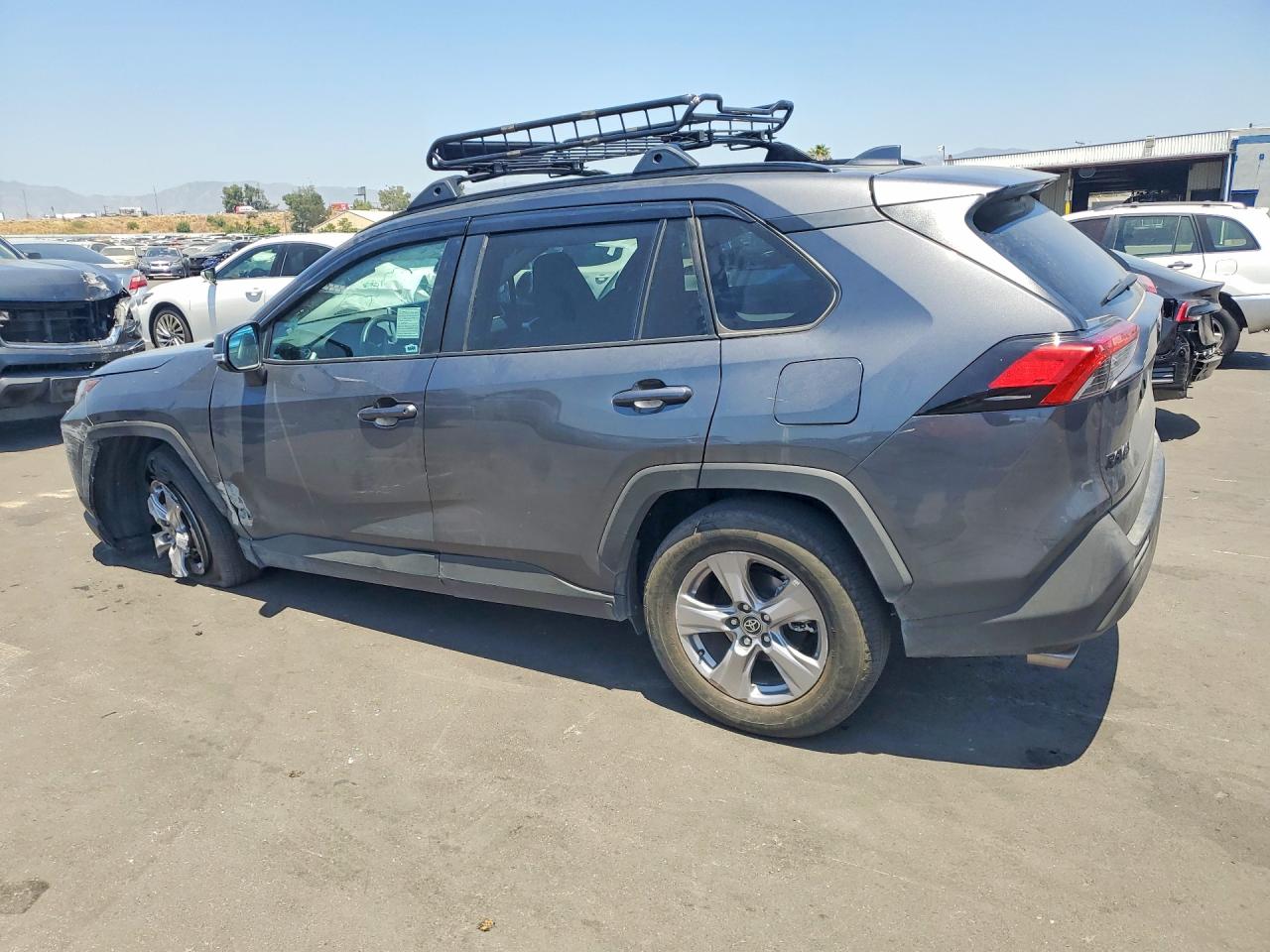 2025 TOYOTA RAV4 XLE photo 4