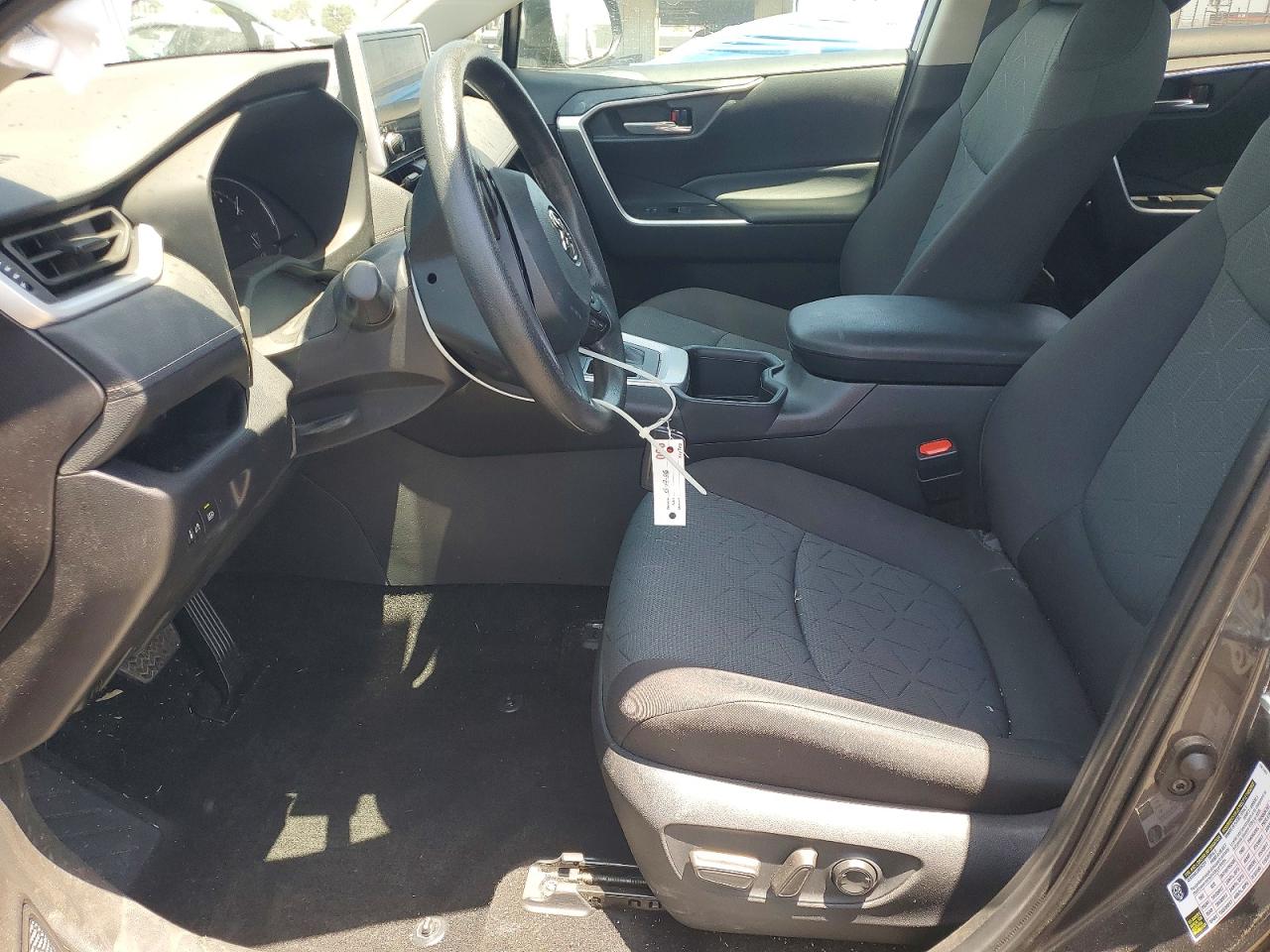 2025 TOYOTA RAV4 XLE photo 19