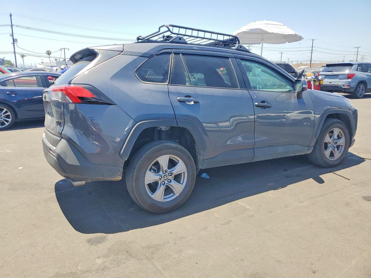 2025 TOYOTA RAV4 XLE photo 7