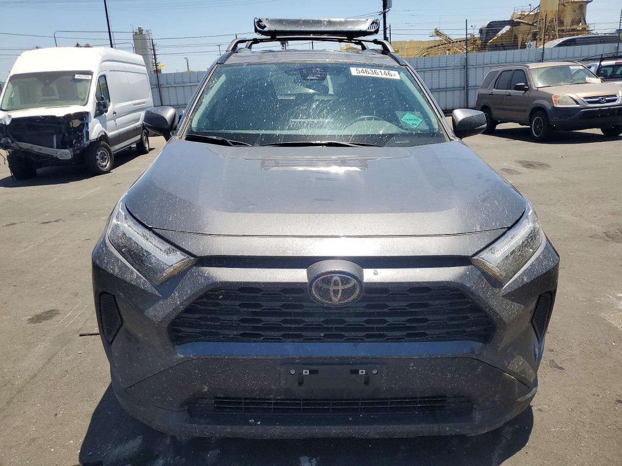 2025 TOYOTA RAV4 XLE photo 13