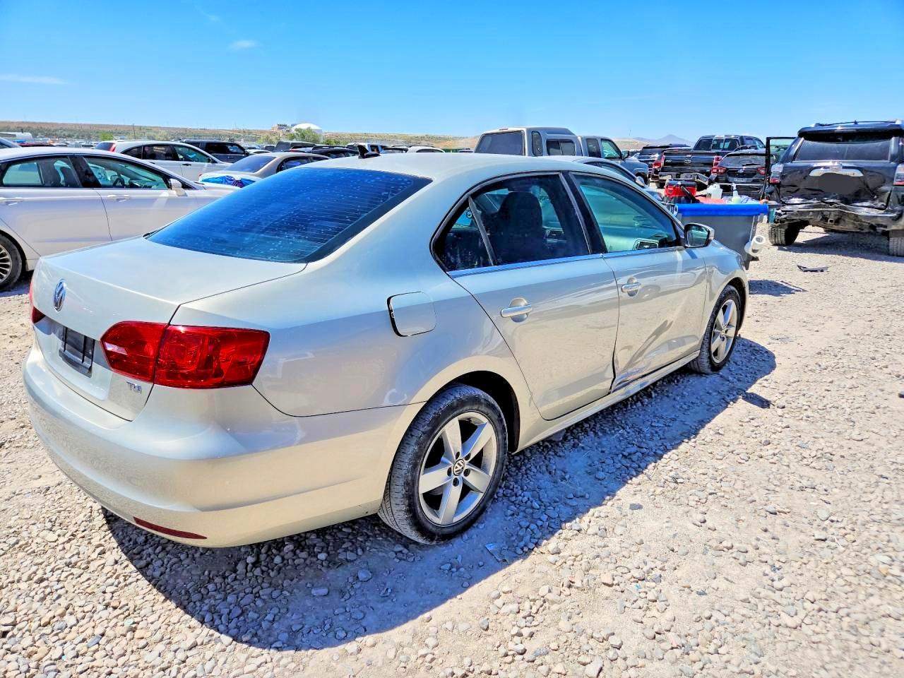 2012 VOLKSWAGEN JETTA TDI photo 5