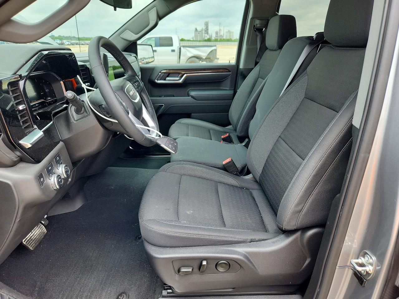 2025 GMC SIERRA K1500 ELEVATION-L photo 13