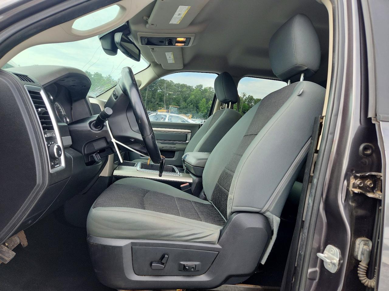 2014 RAM 1500 SLT photo 19