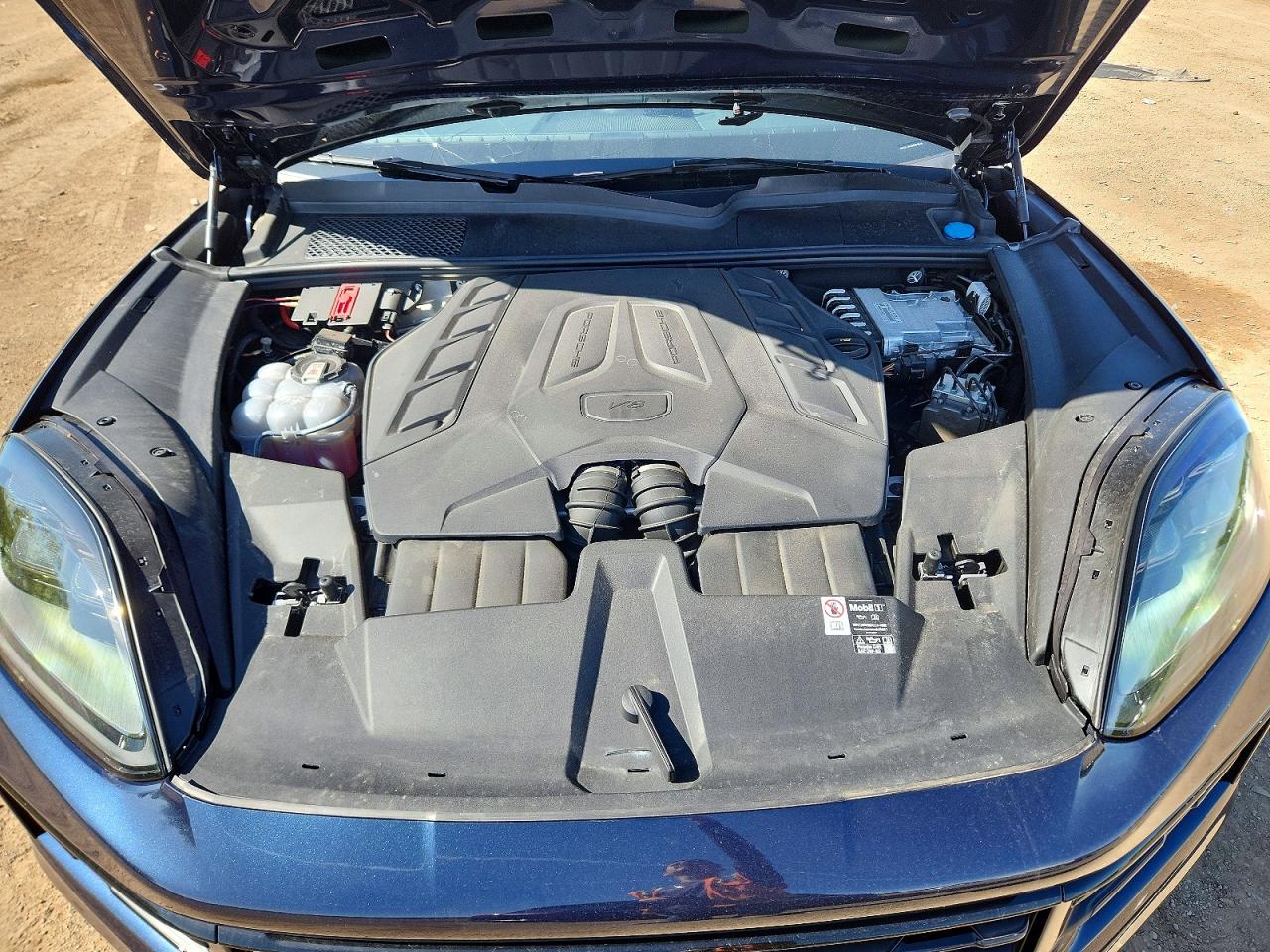 2025 PORSCHE CAYENNE S photo 23