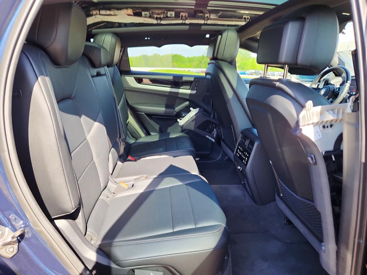 2025 PORSCHE CAYENNE S photo 21