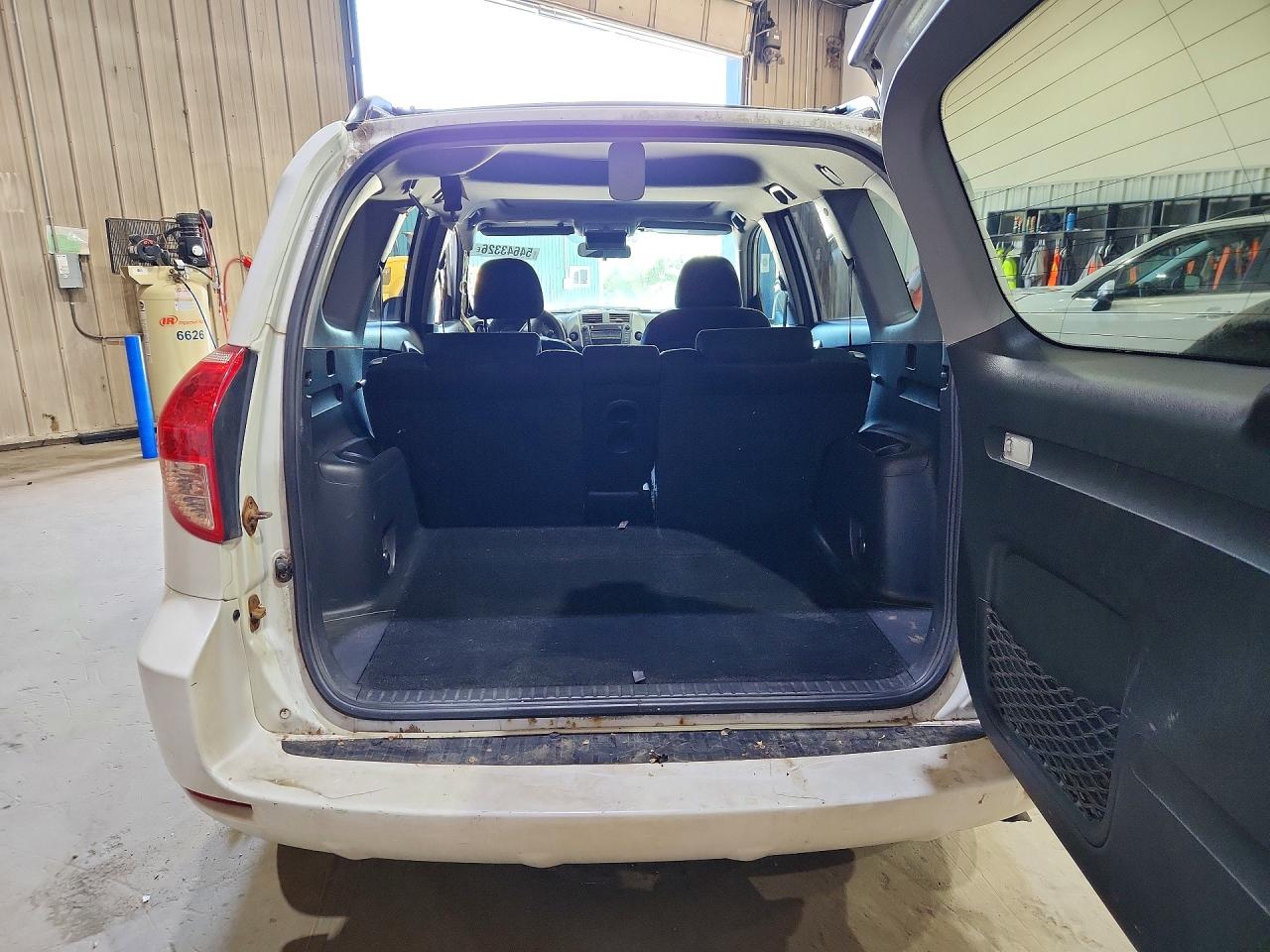2006 TOYOTA RAV4 SPORT photo 16