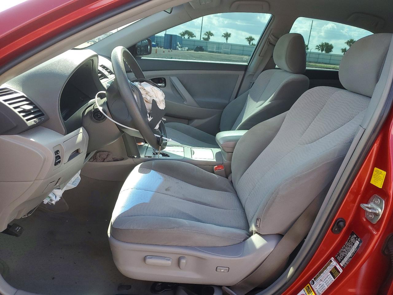 2011 TOYOTA CAMRY LE photo 13