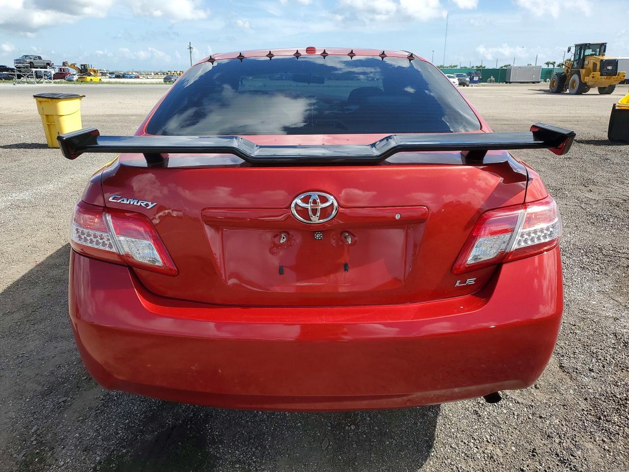 2011 TOYOTA CAMRY LE photo 11