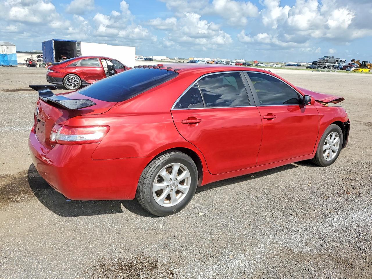 2011 TOYOTA CAMRY LE photo 5