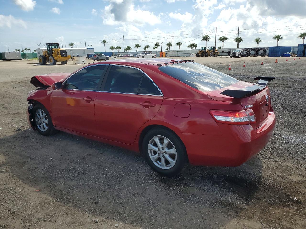 2011 TOYOTA CAMRY LE photo 3