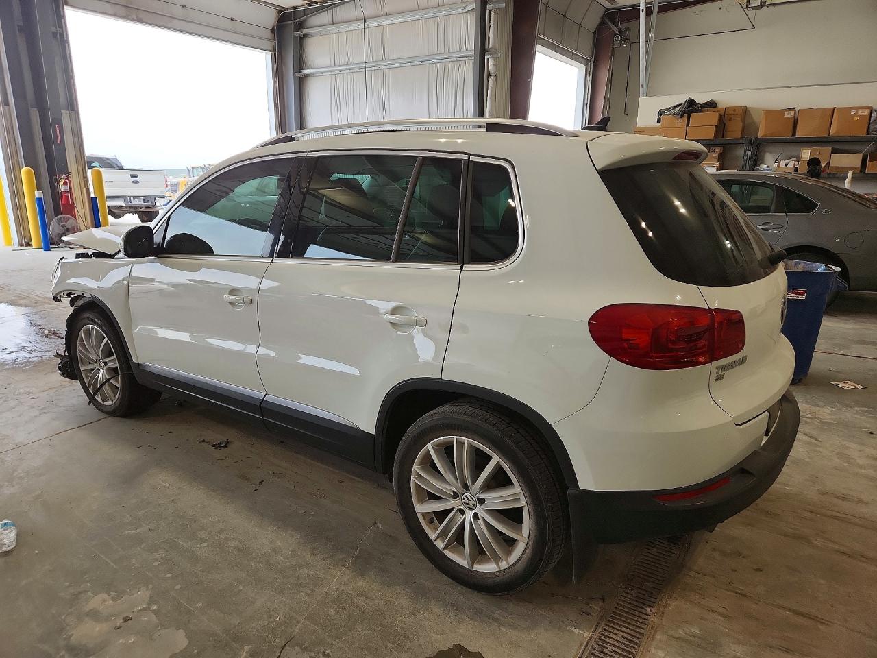 2016 VOLKSWAGEN TIGUAN S photo 3