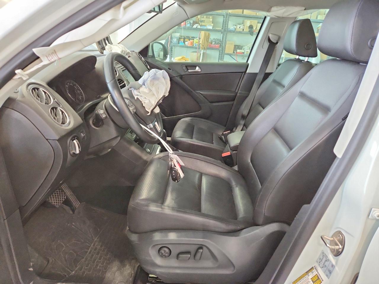 2016 VOLKSWAGEN TIGUAN S photo 13