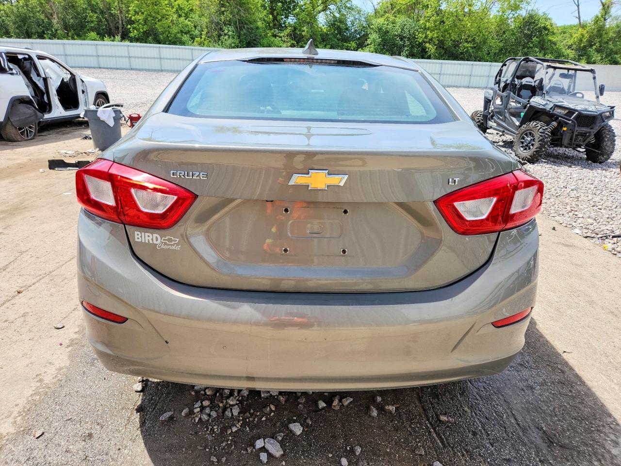 2017 CHEVROLET CRUZE LT photo 6