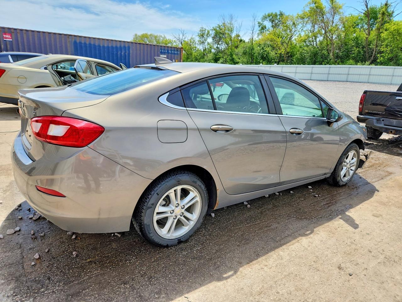 2017 CHEVROLET CRUZE LT photo 3