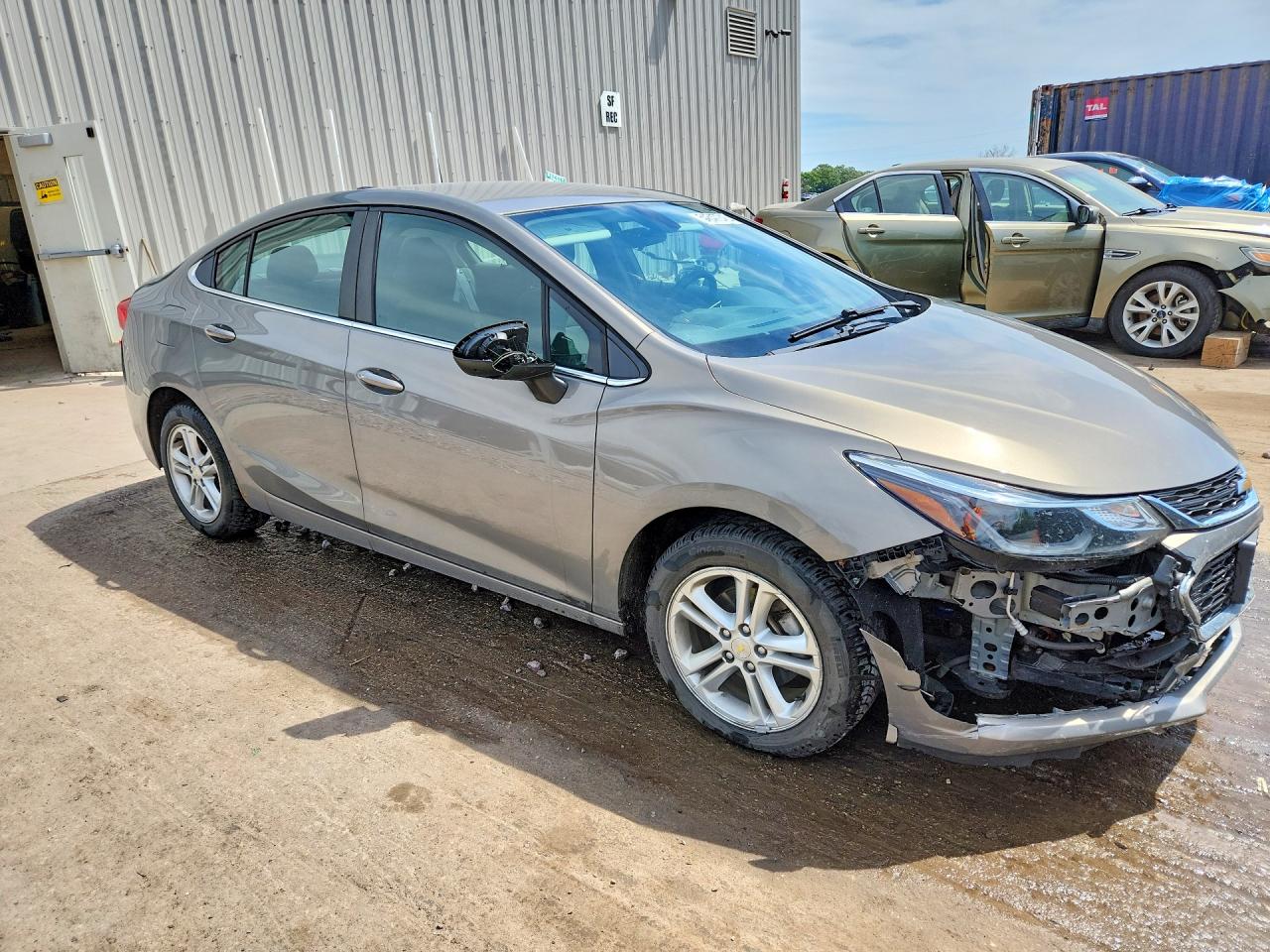 2017 CHEVROLET CRUZE LT photo 4