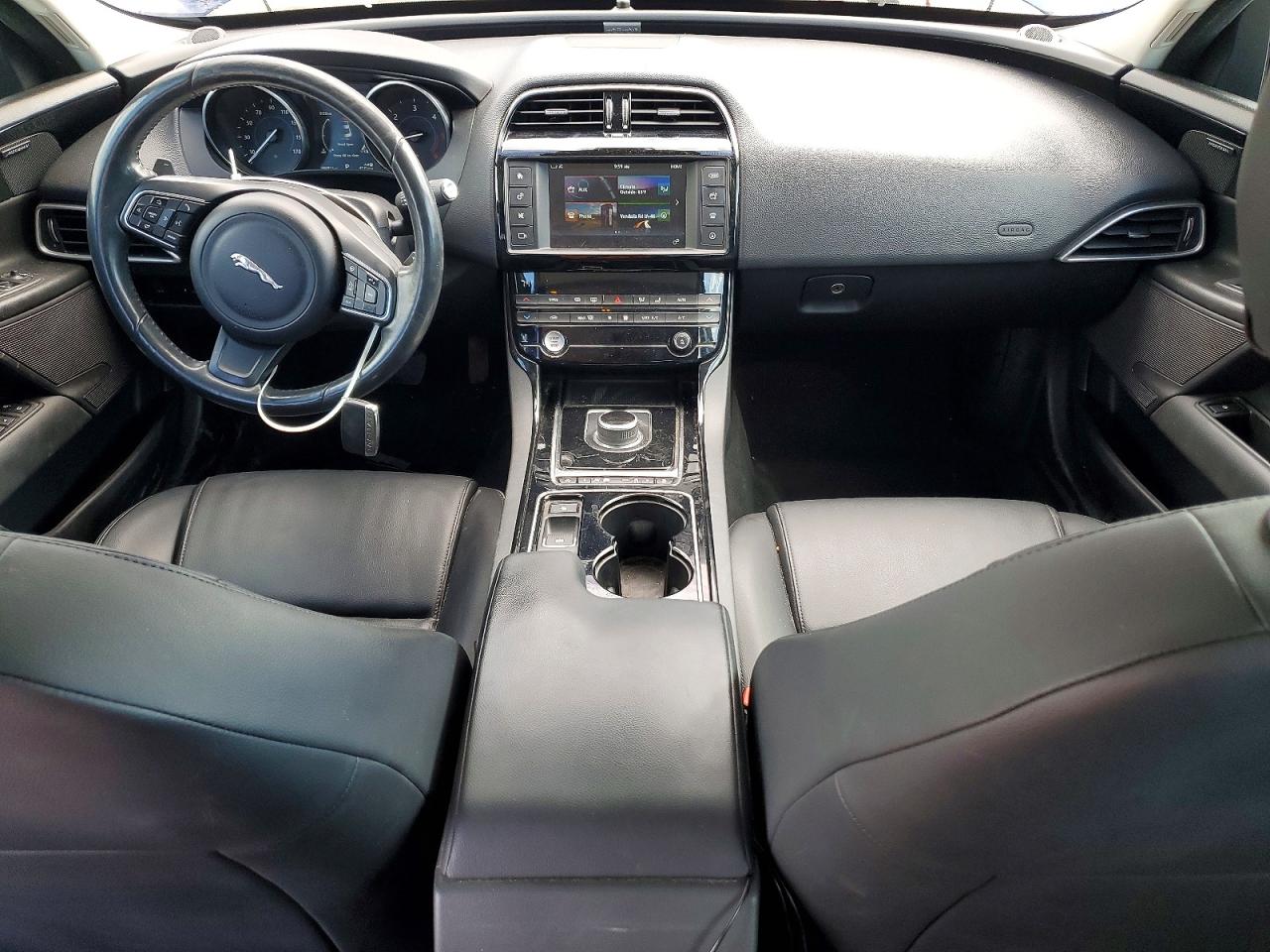 2017 JAGUAR XE PREMIUM photo 15