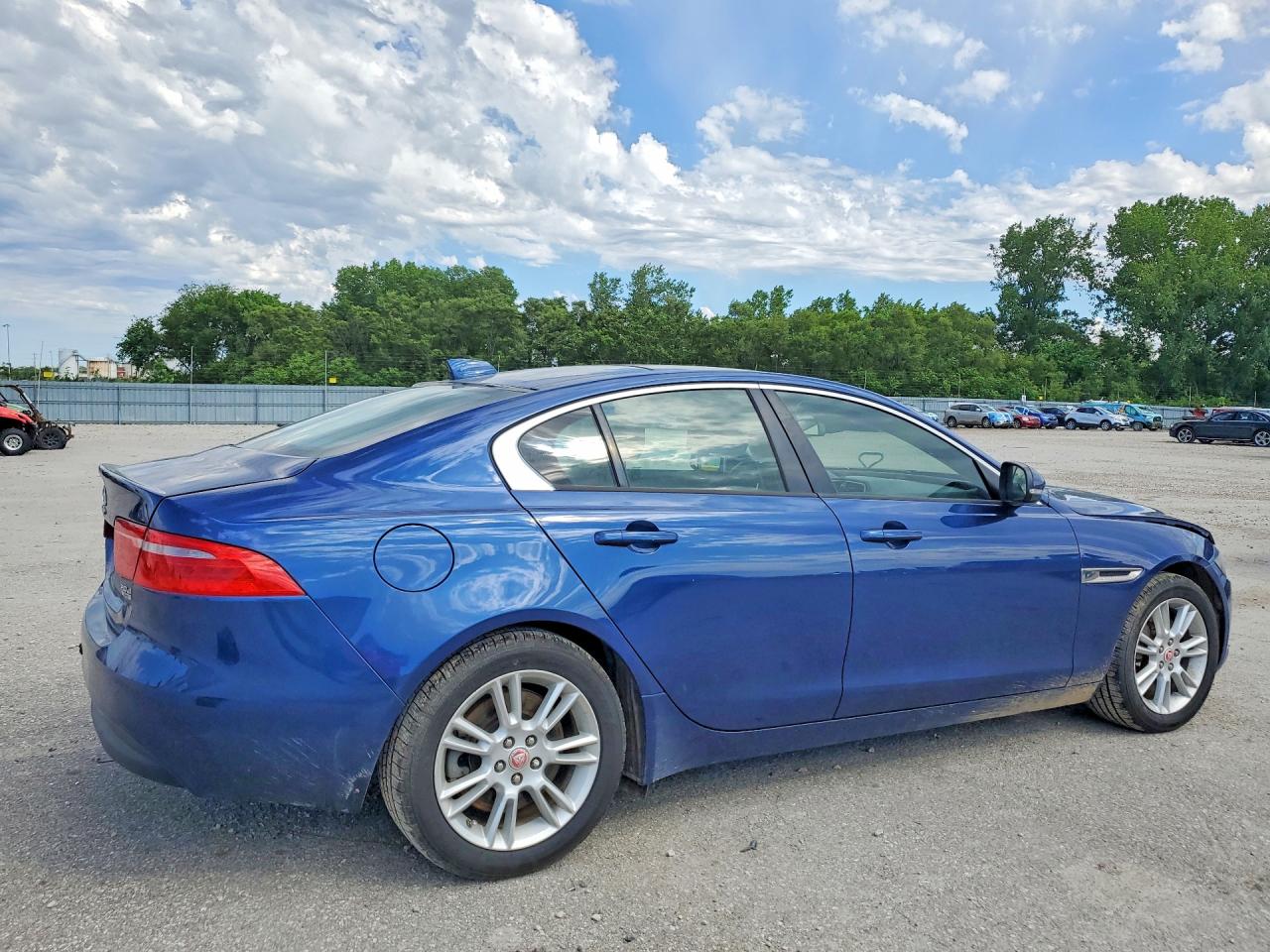 2017 JAGUAR XE PREMIUM photo 5