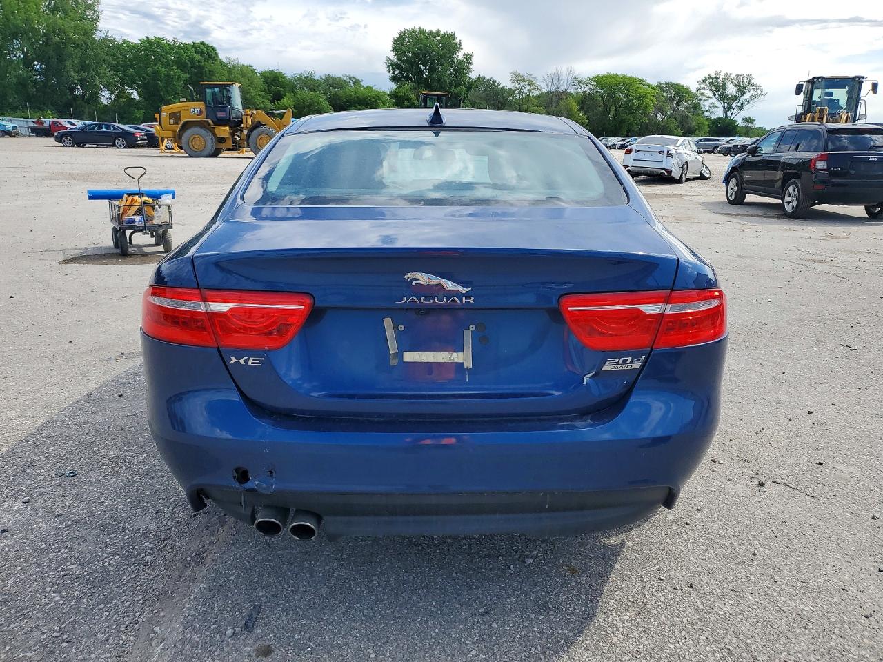2017 JAGUAR XE PREMIUM photo 11