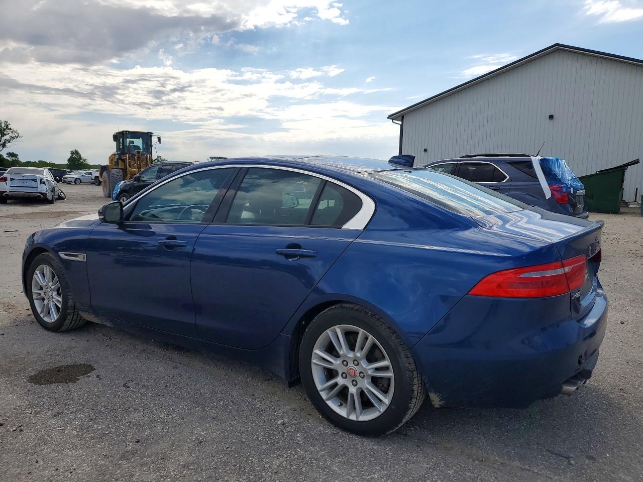 2017 JAGUAR XE PREMIUM photo 3