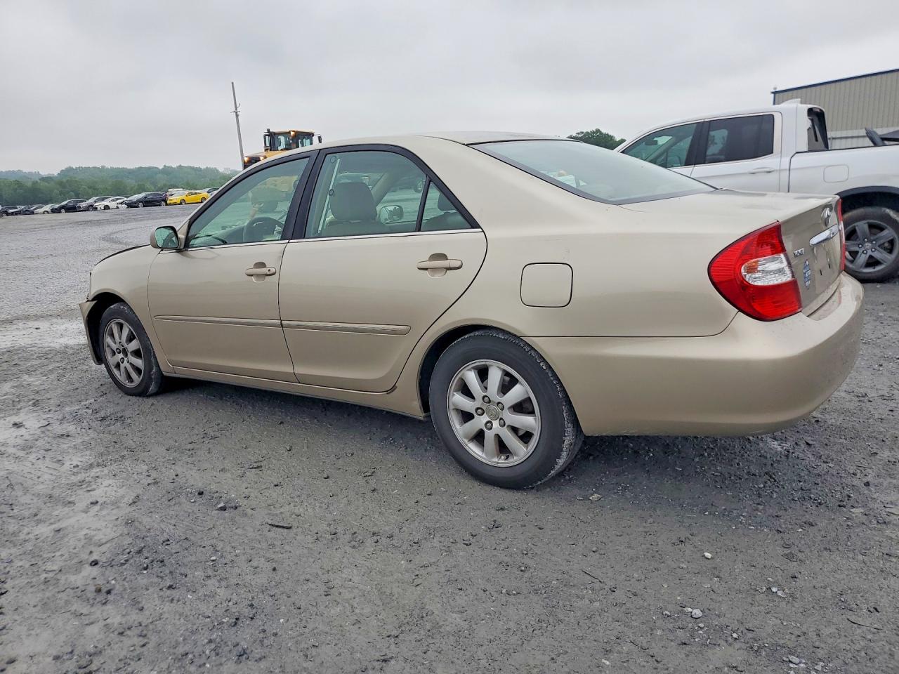 2003 TOYOTA CAMRY XLE photo 3