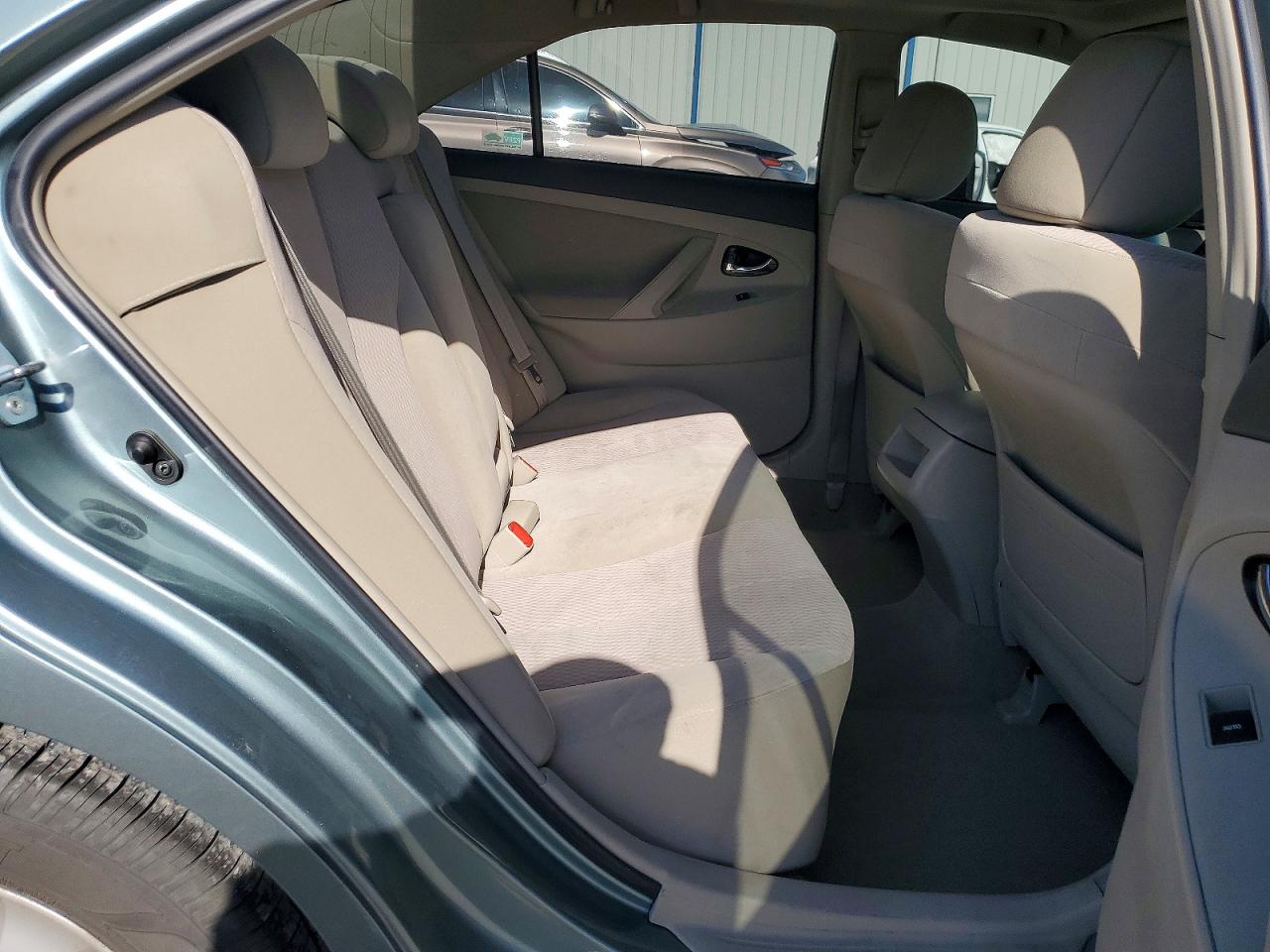 2011 TOYOTA CAMRY LE photo 19