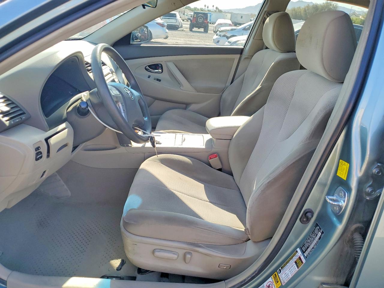 2011 TOYOTA CAMRY LE photo 13