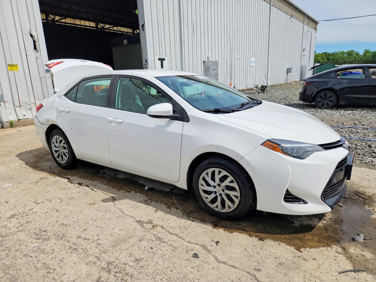 2018 TOYOTA COROLLA LE photo 4
