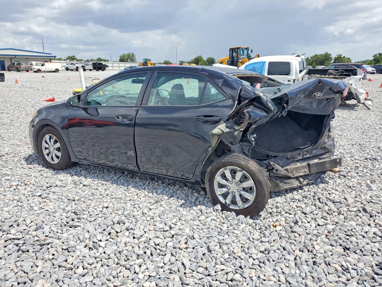2015 TOYOTA COROLLA L photo 3