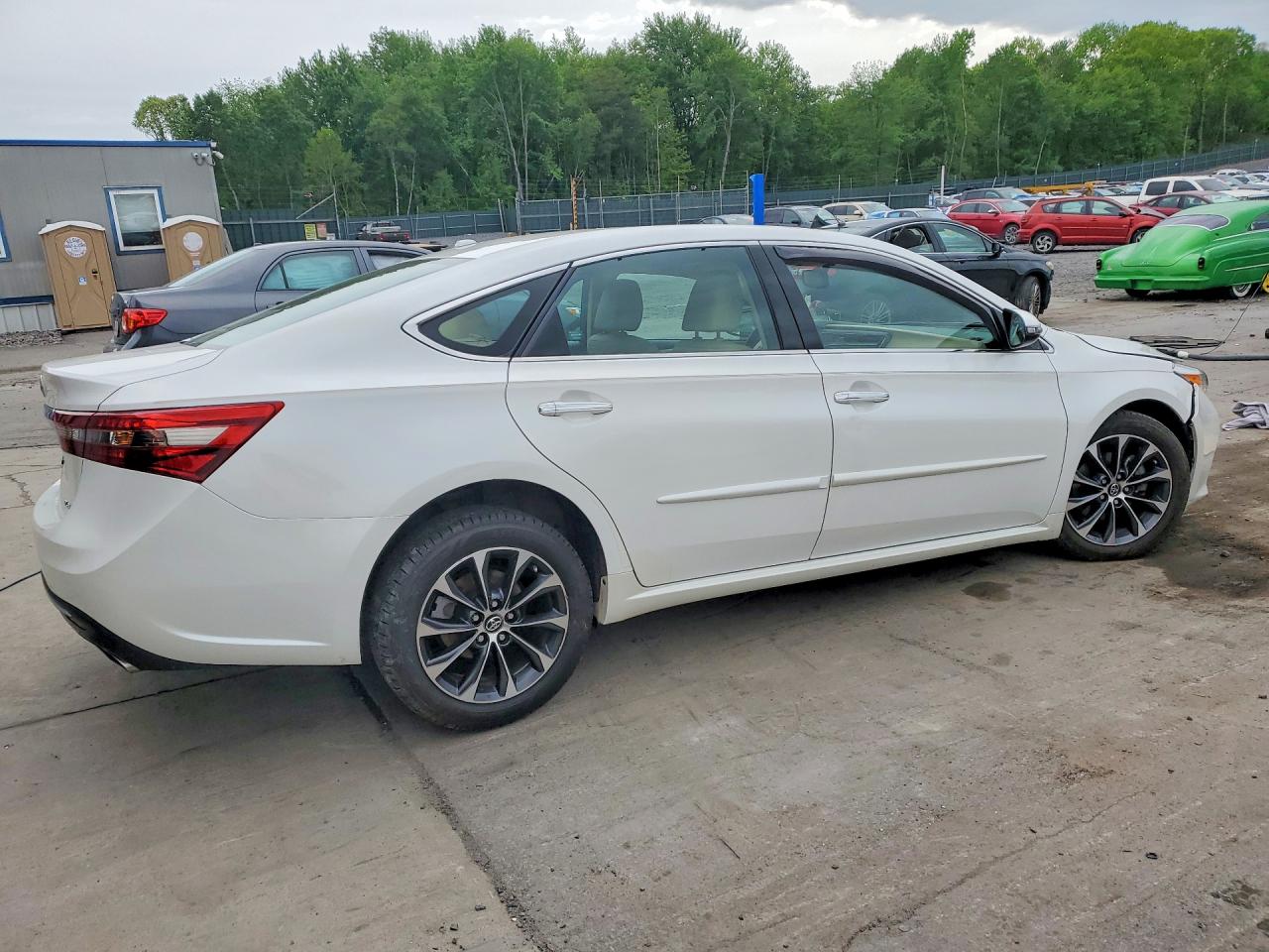 2016 TOYOTA AVALON XLE PREMIUM photo 5