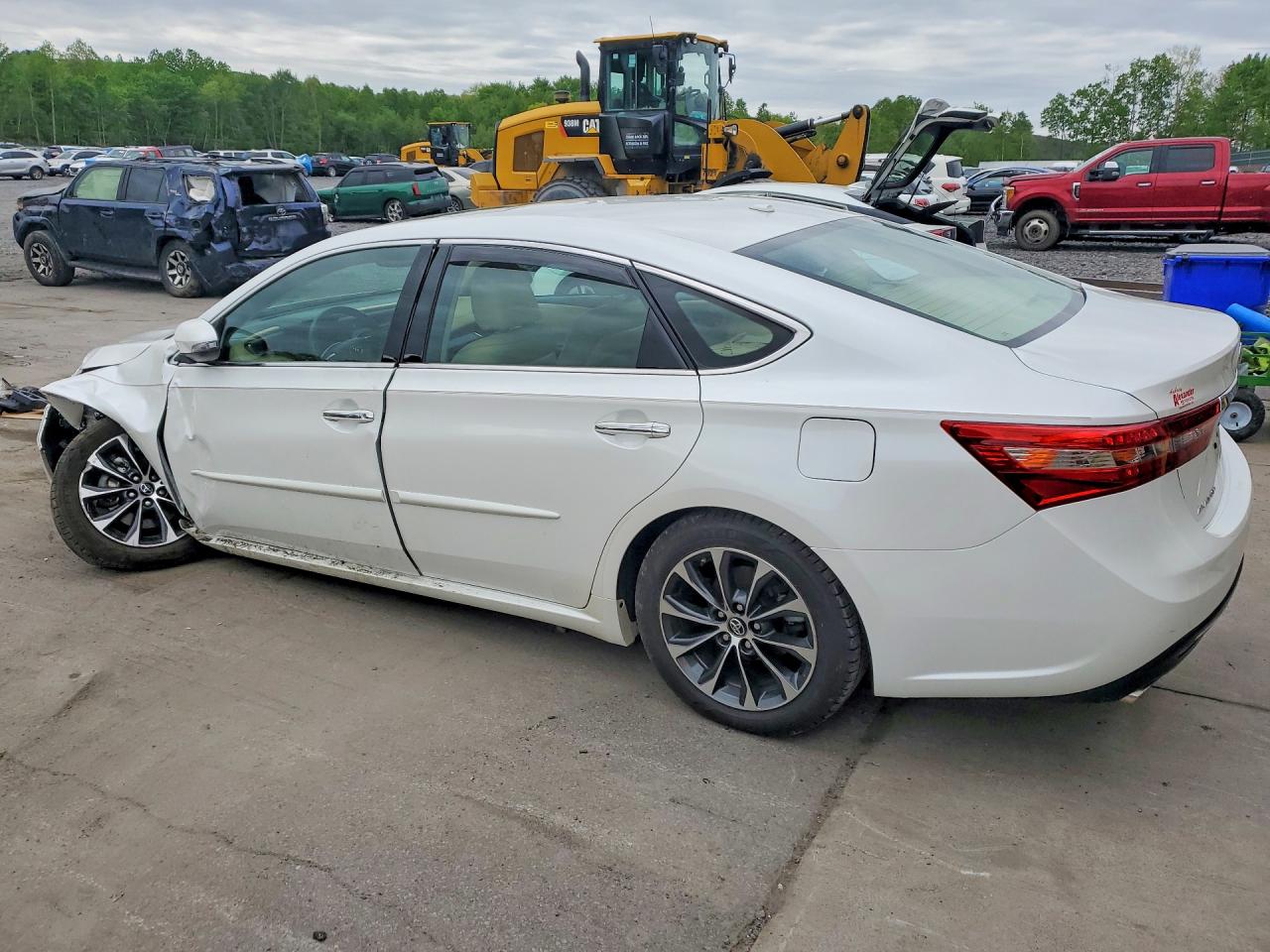 2016 TOYOTA AVALON XLE PREMIUM photo 3