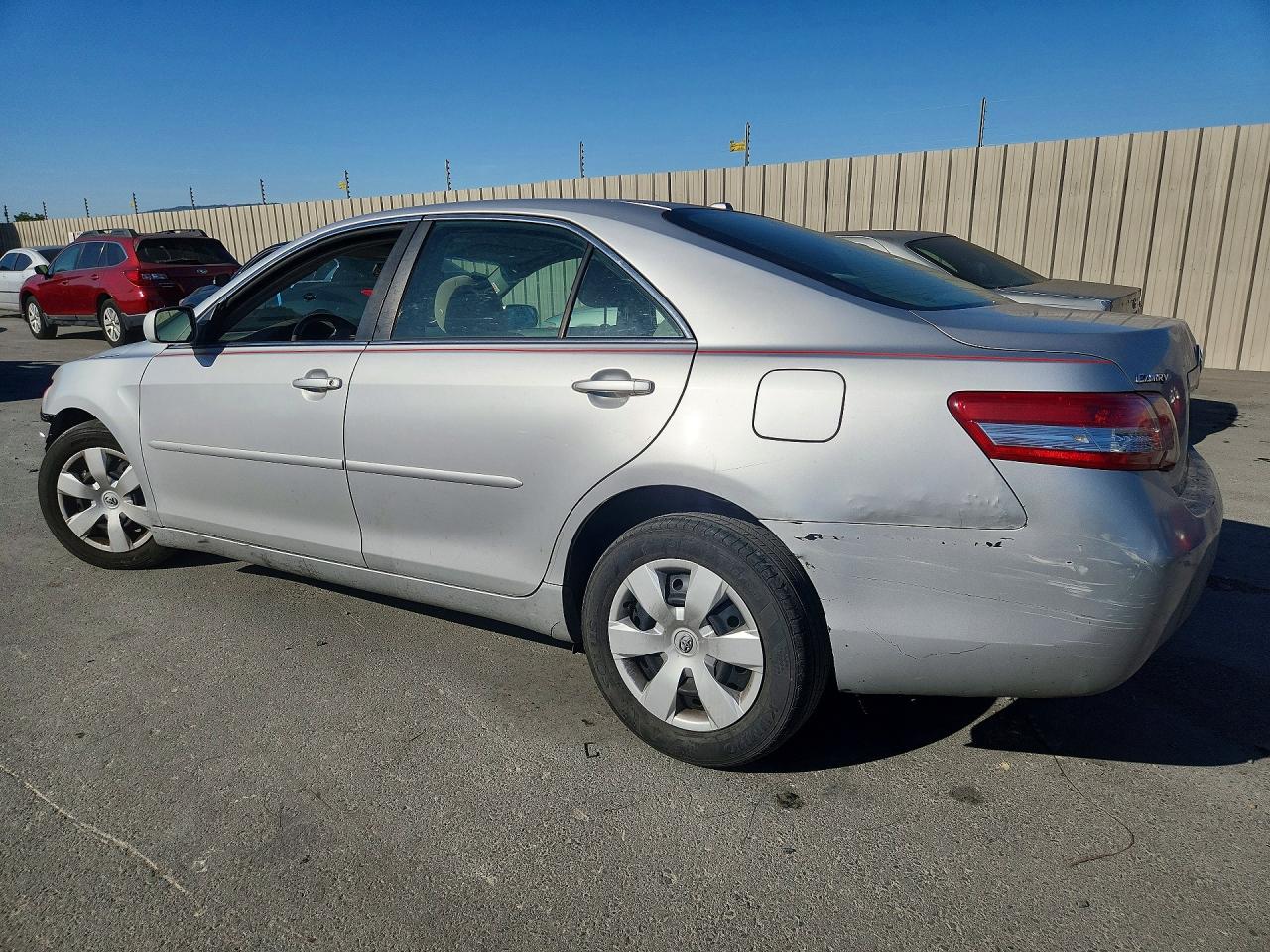 2010 TOYOTA CAMRY LE photo 3