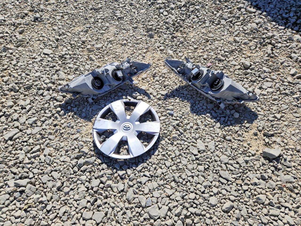 2010 TOYOTA CAMRY LE photo 23