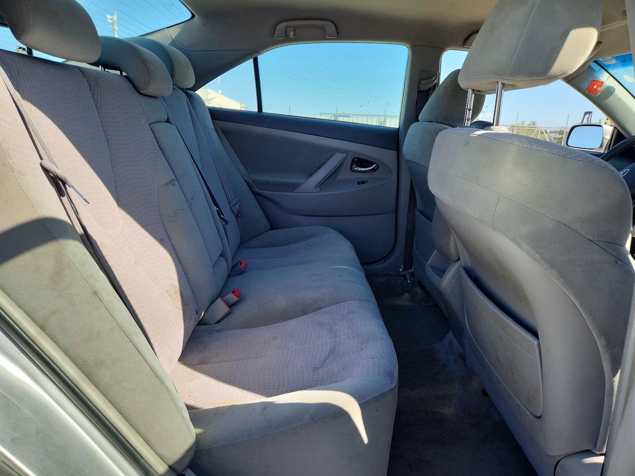 2010 TOYOTA CAMRY LE photo 19