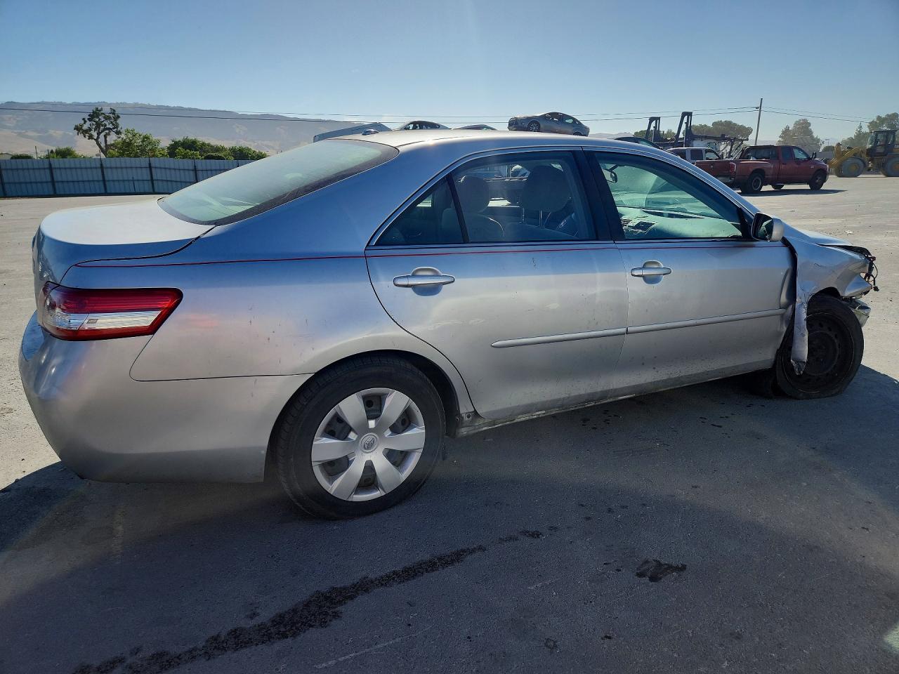 2010 TOYOTA CAMRY LE photo 5