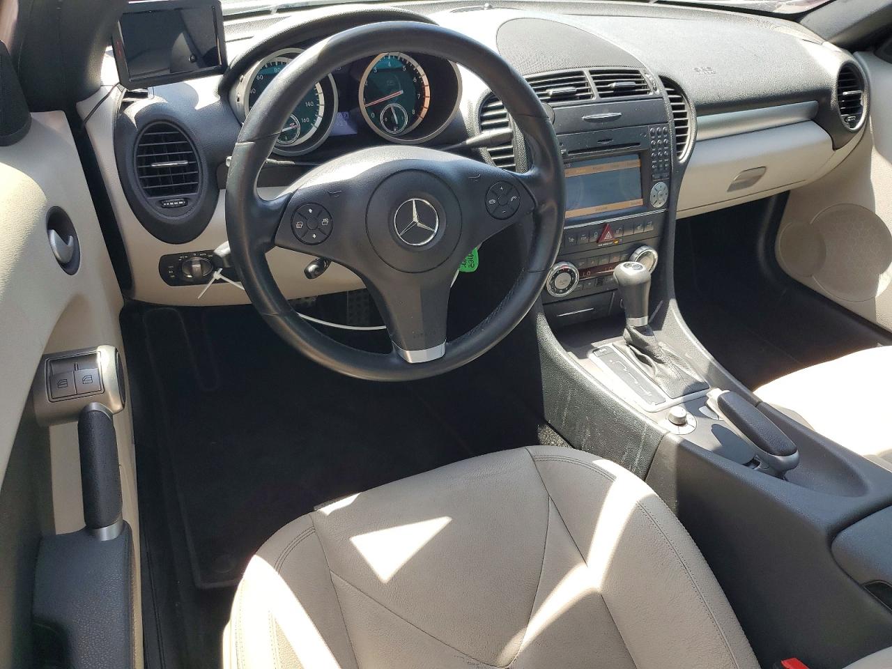 2010 MERCEDES-BENZ SLK 300 photo 22