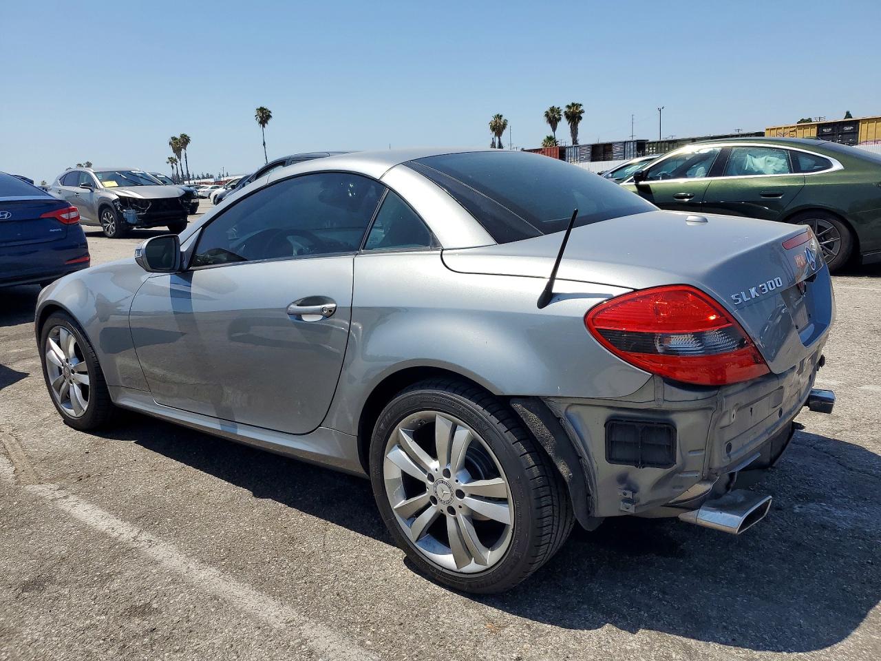 2010 MERCEDES-BENZ SLK 300 photo 4