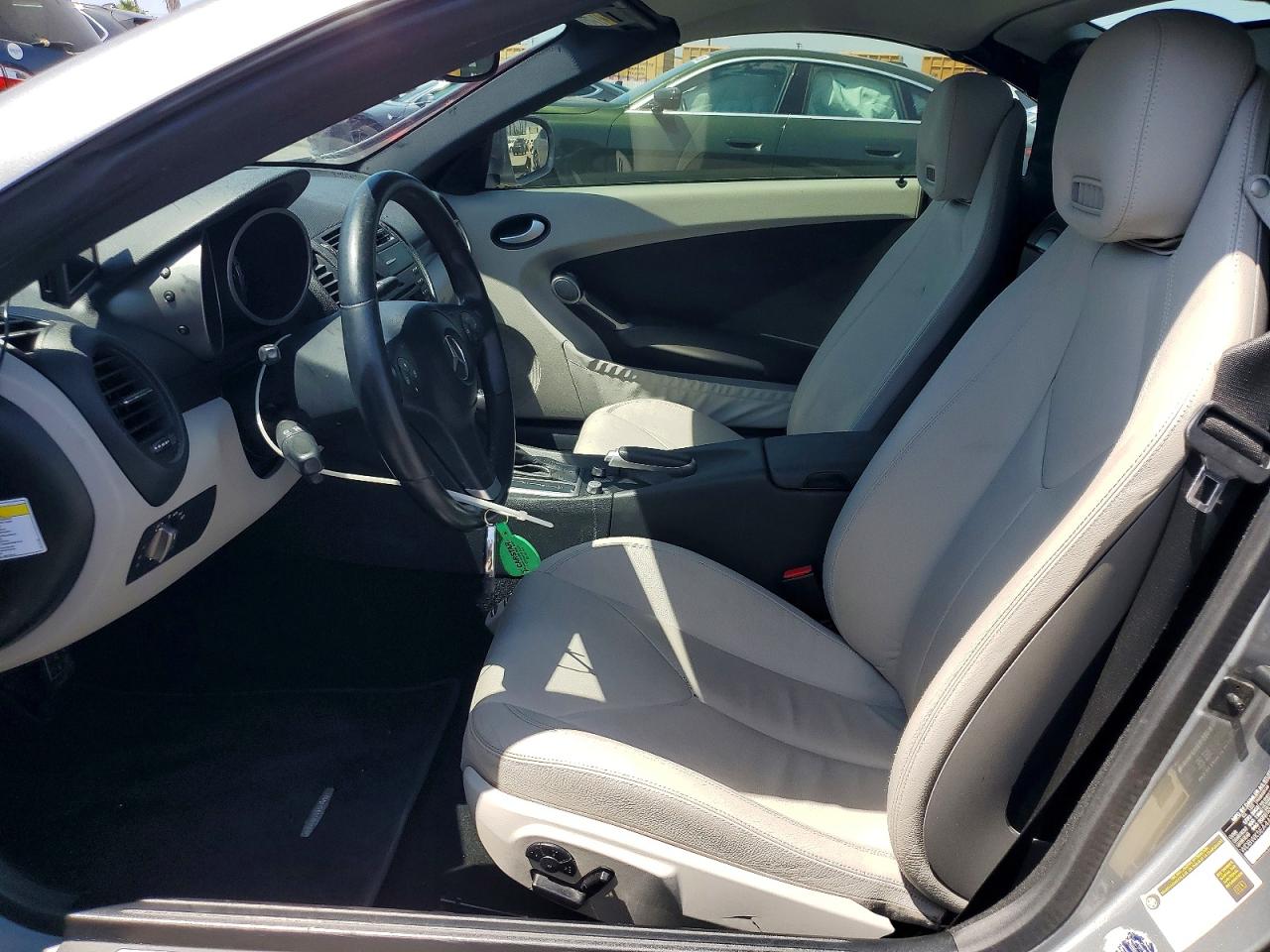 2010 MERCEDES-BENZ SLK 300 photo 19