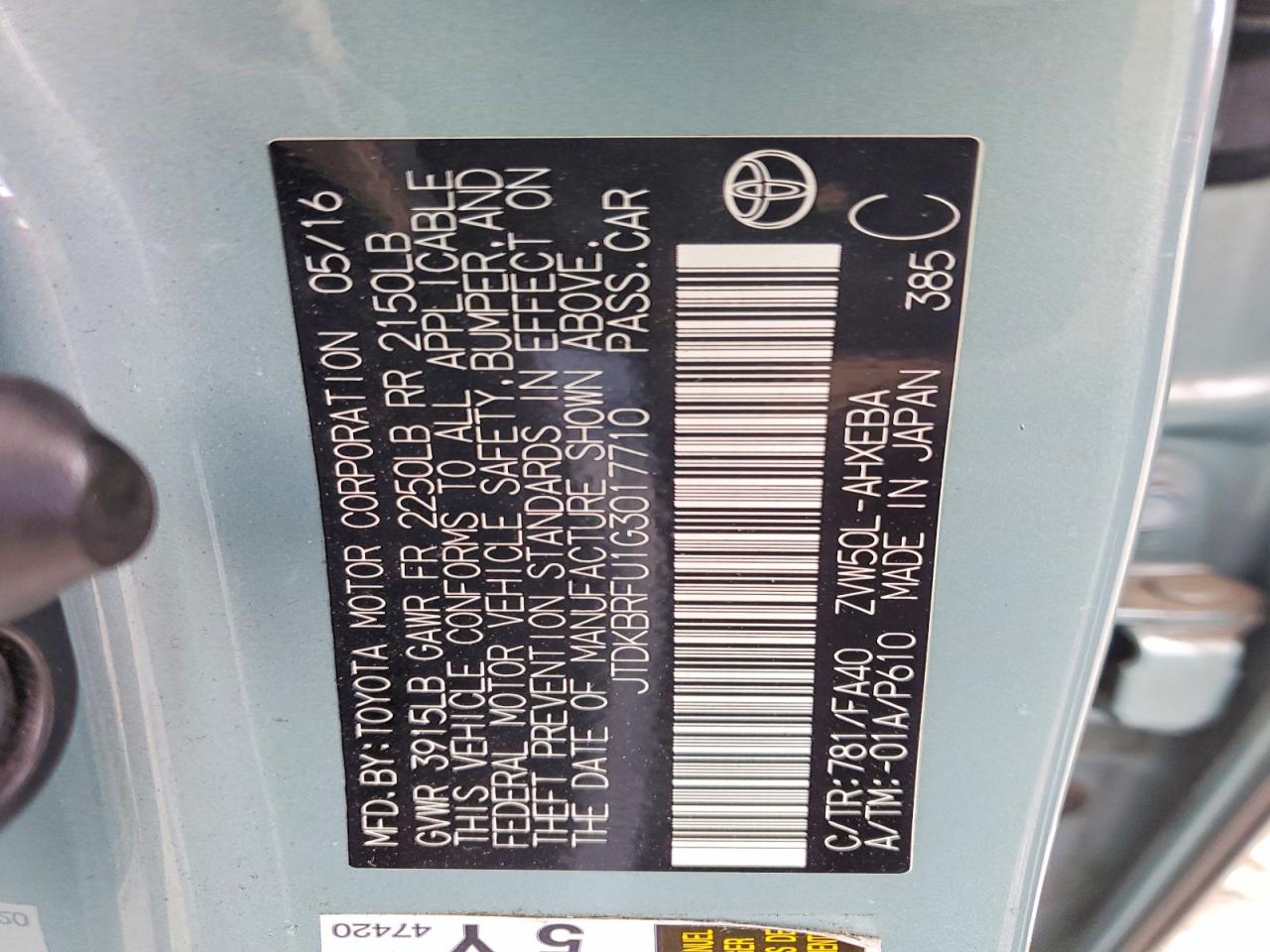 2016 TOYOTA PRIUS TWO photo 13