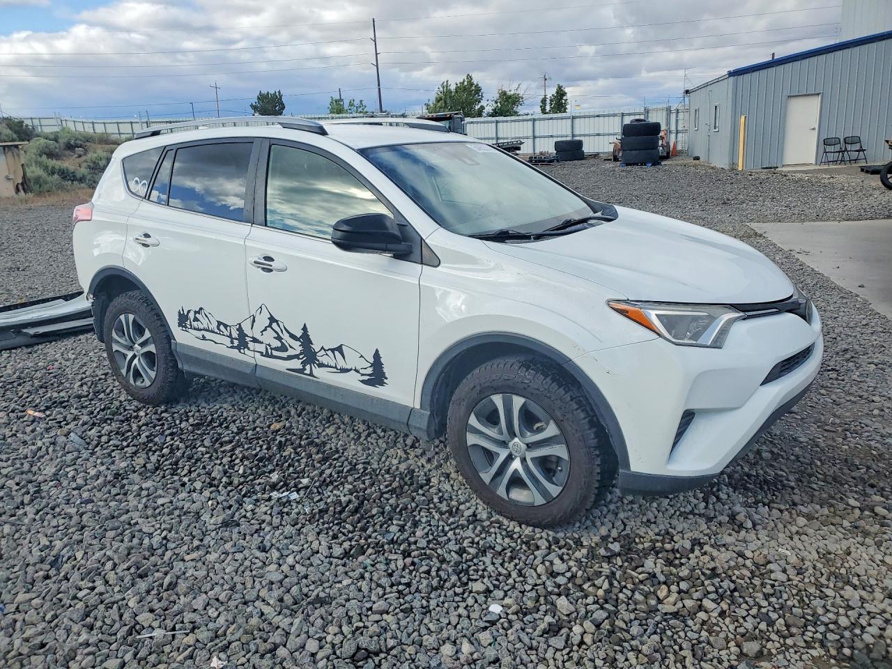 2018 TOYOTA RAV4 LE photo 10