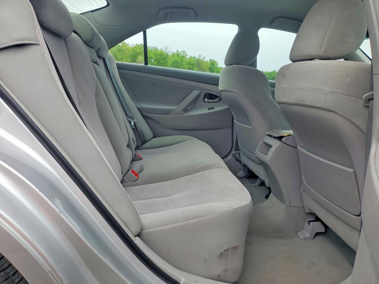 2011 TOYOTA CAMRY LE photo 19