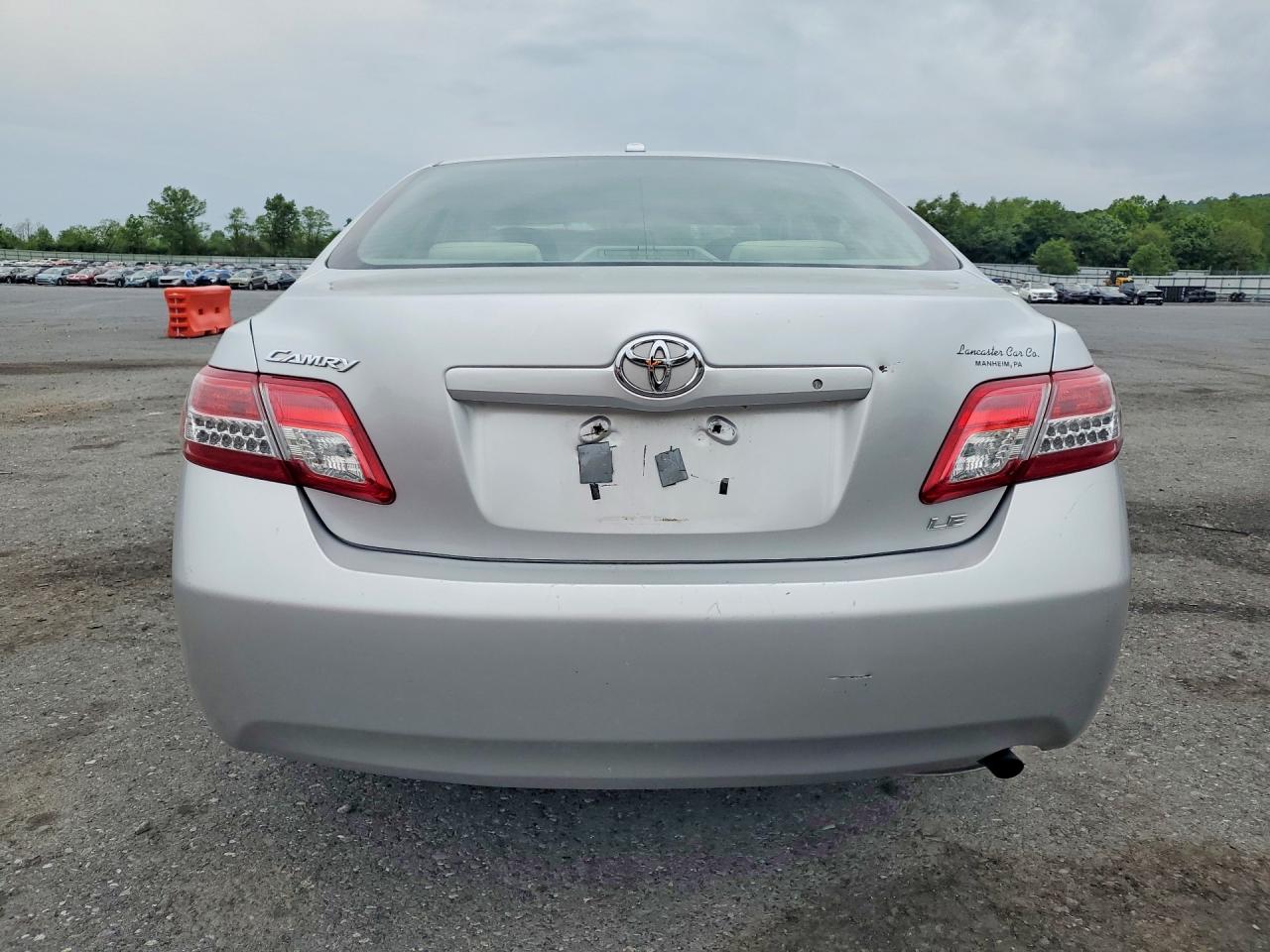 2011 TOYOTA CAMRY LE photo 11