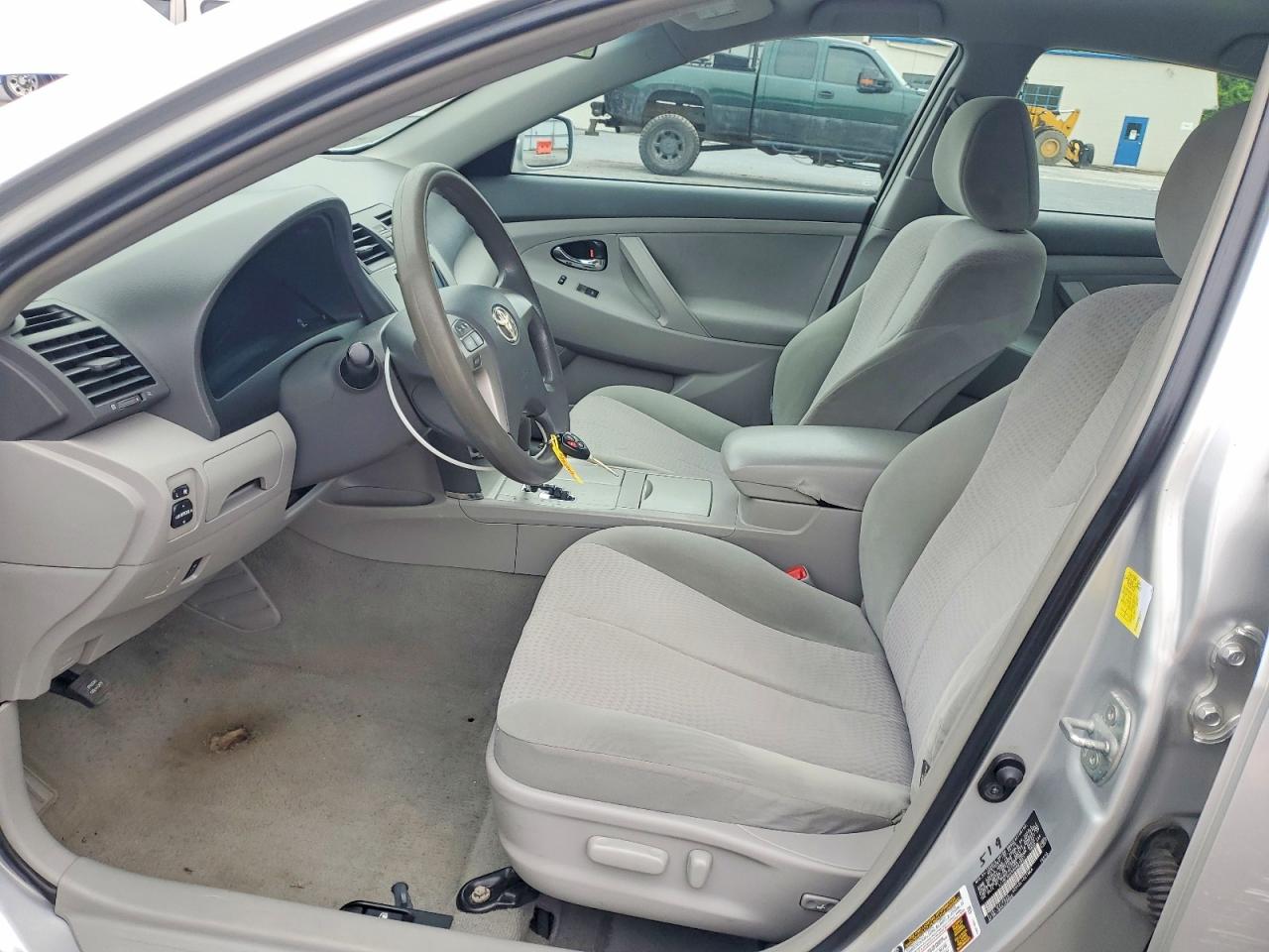 2011 TOYOTA CAMRY LE photo 13