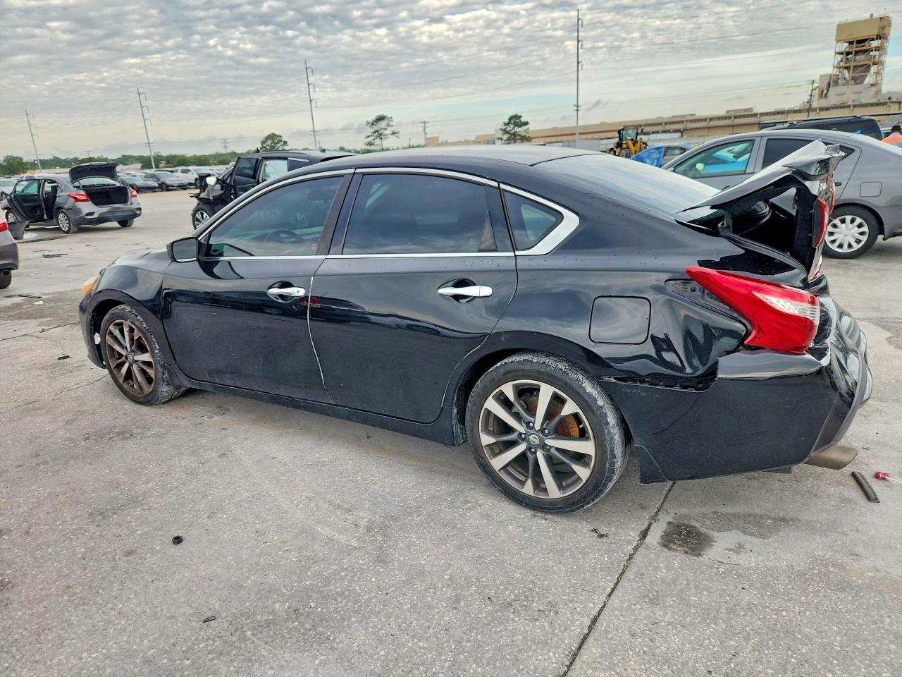 2017 NISSAN ALTIMA 2.5 SR photo 4