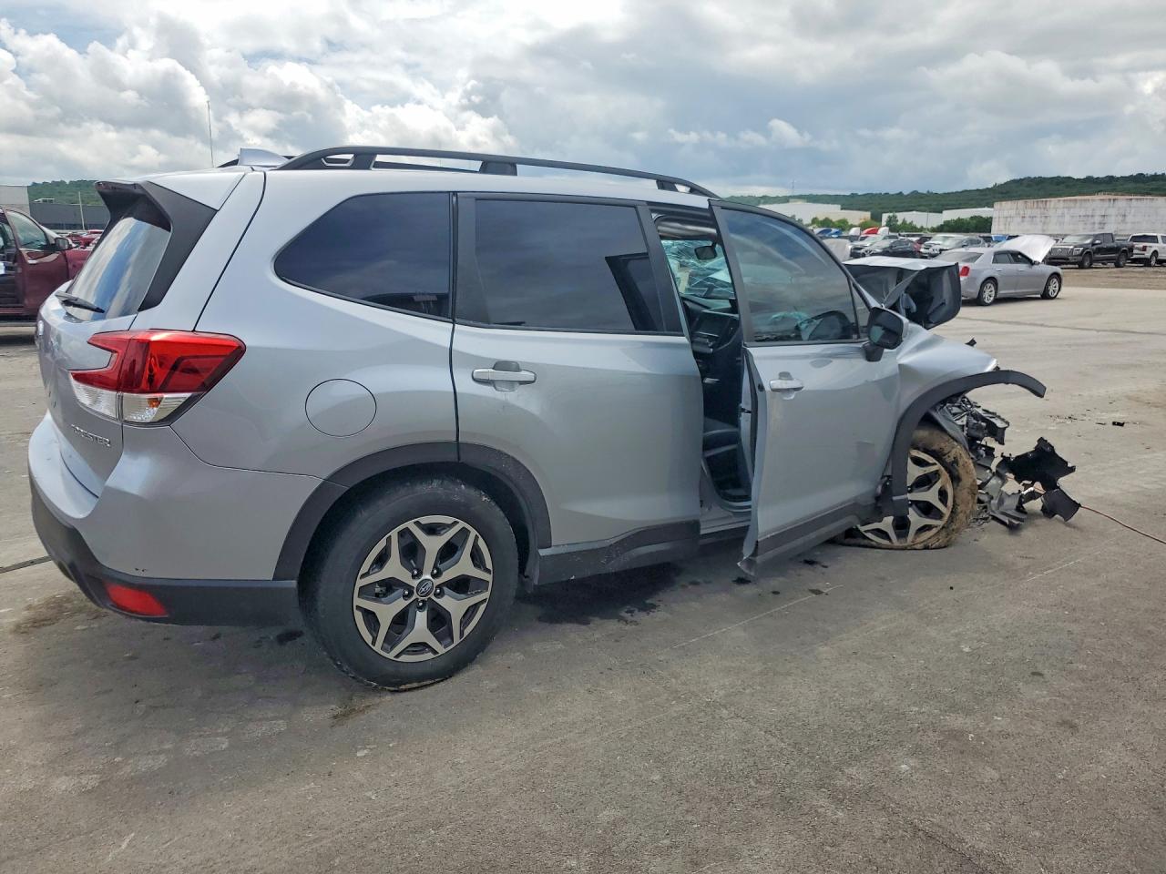 2022 SUBARU FORESTER PREMIUM photo 5