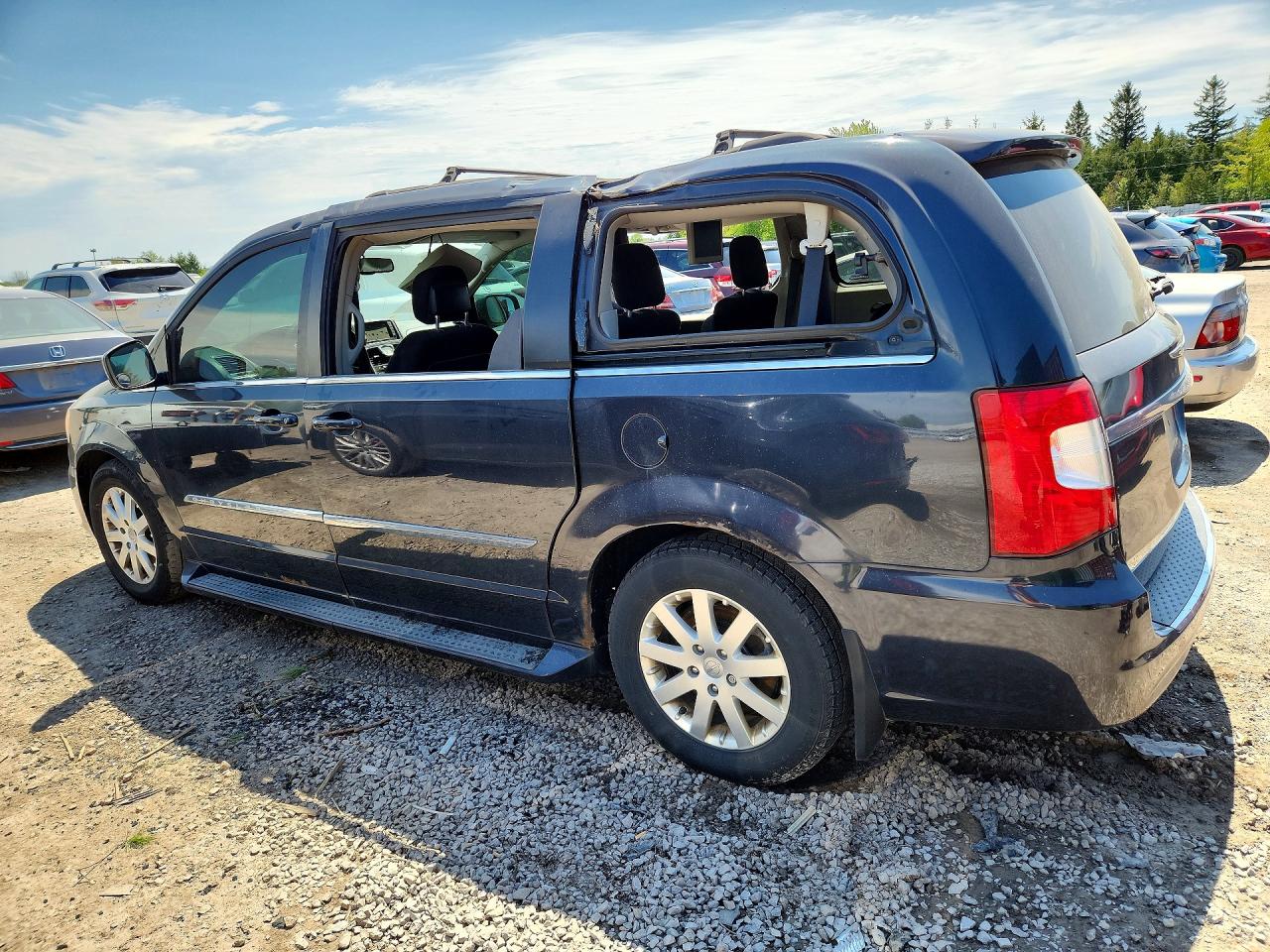 2013 CHRYSLER TOWN & COUNTRY TOURING photo 4