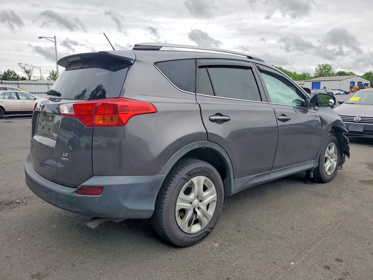 2014 TOYOTA RAV4 LE photo 5