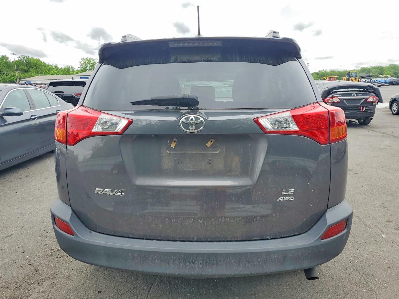 2014 TOYOTA RAV4 LE photo 11